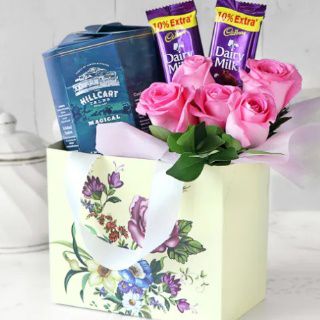 Mint Green Tea With Roses & Chocolates Hamper